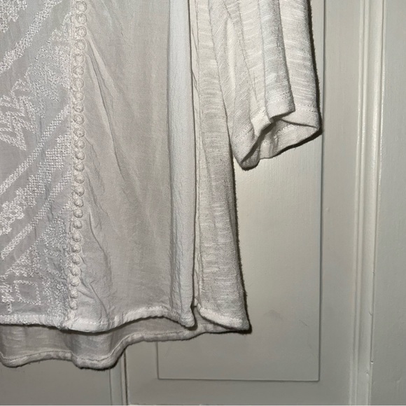 Light Cream Button Sleeve Hi-Lo Blouse w/ Crochet Detail - Picture 5 of 9